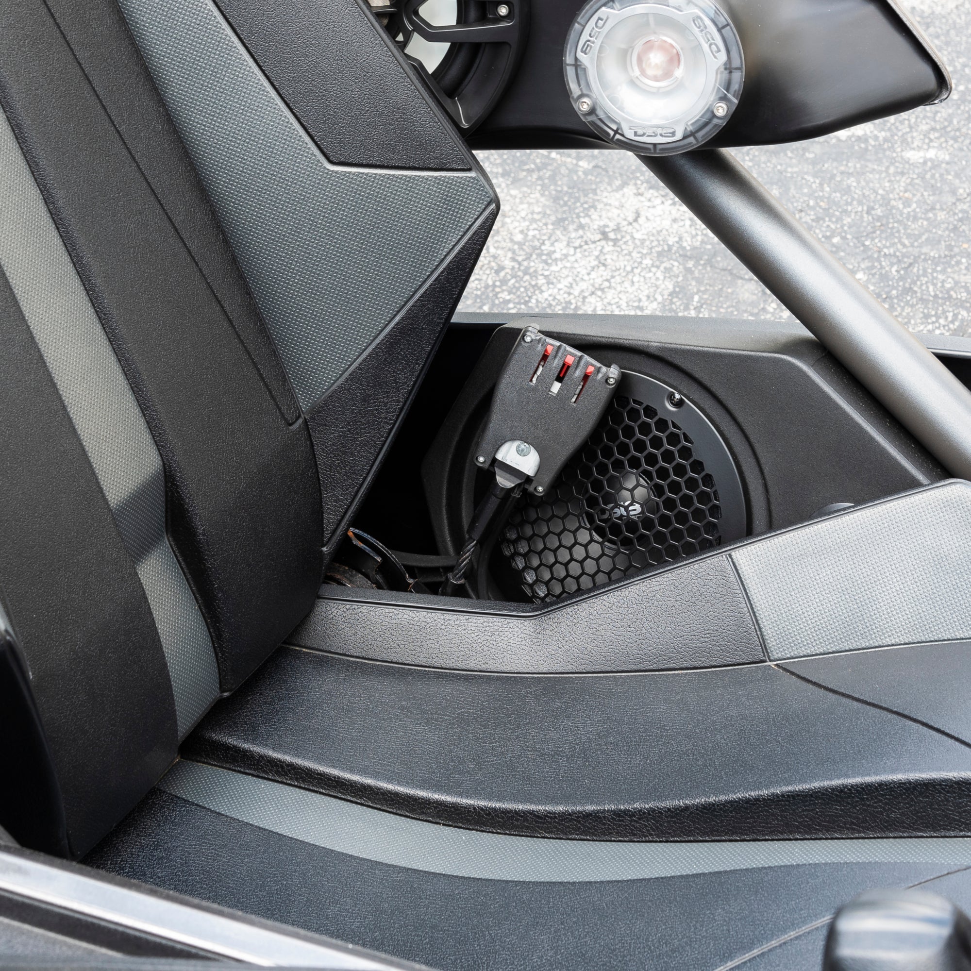 DS18 Polaris Slingshot Side Panel Enclosure Loaded | 2 x PRO-SM6, 2 x ZXI-T1 & 2 x PRO-GRILL6-MS/BK | 2015 - 2019