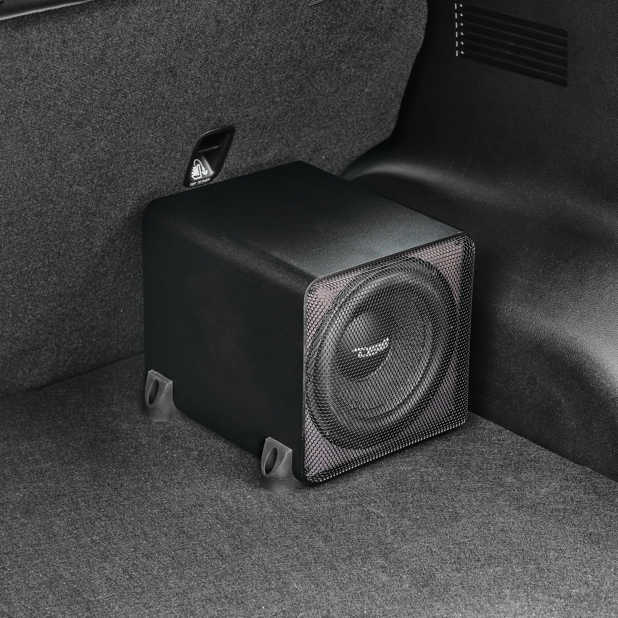 DS18 Dual 8" Loaded High End Aluminum Subwoofer Enclosure 300 Watts Rms