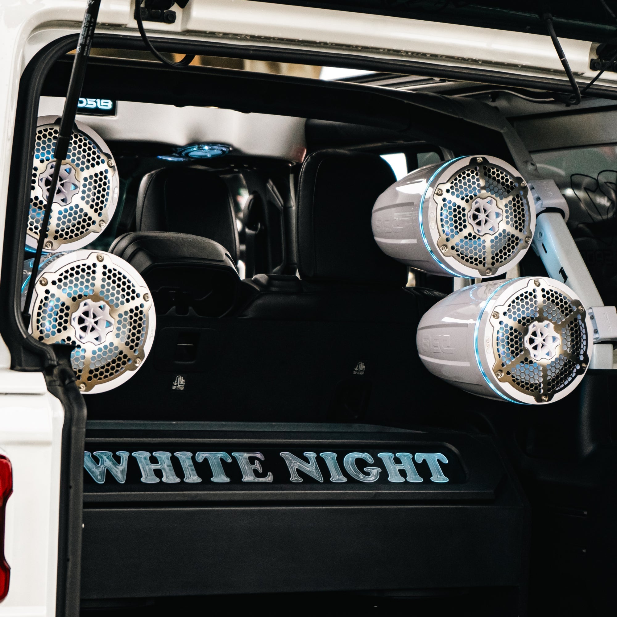 DS18 NXL 8" Marine and Powersports Towers LED RGB Lights 125 Watts Rms - White