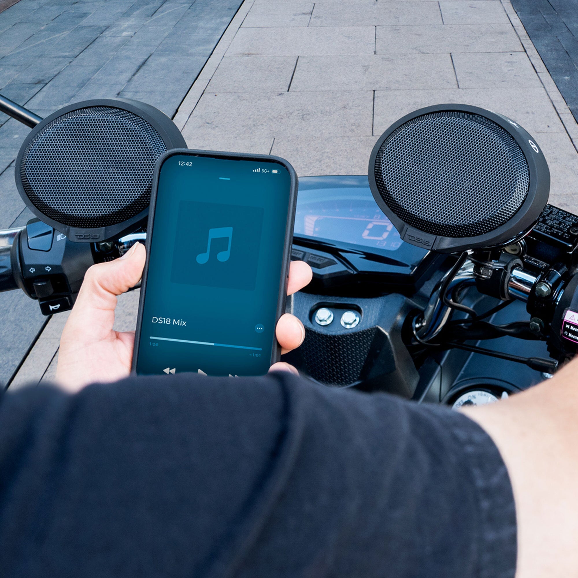 DS18 Motorcycle Handlebar Mounted Bluetooth Speaker System with Neodymium Magnet